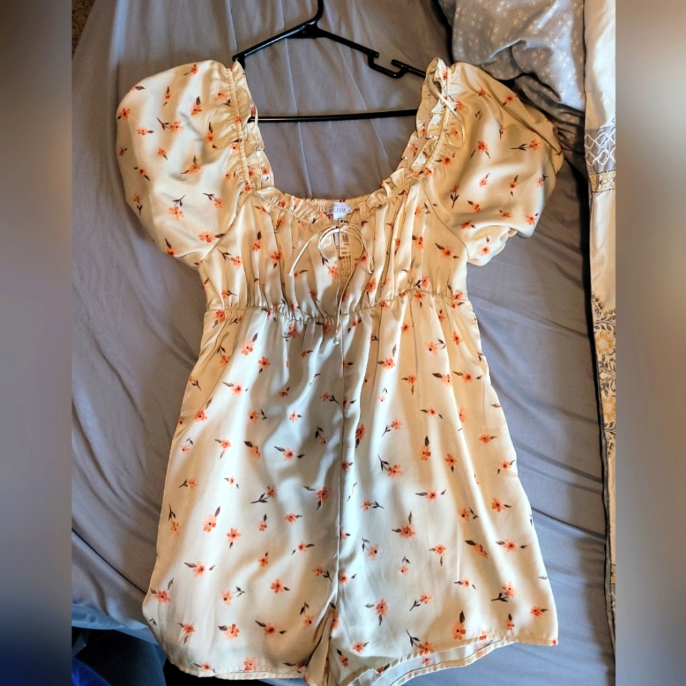 Women's romper tanish color with flowers, size medium